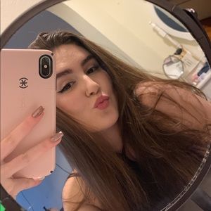 Meet your Posher, Lara